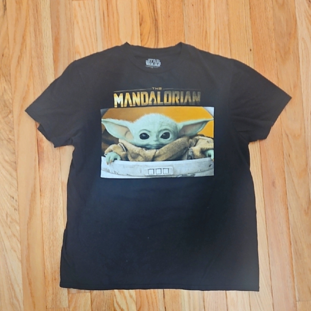 Star Wars Mandalorian Black Tee with Baby Yoda Kids Size M